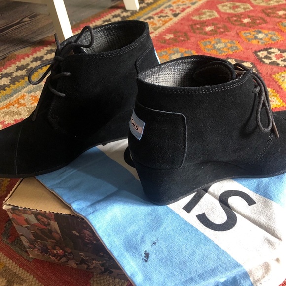 TOMS Desert Wedge Shoes - Picture 3 of 5